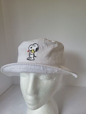 Peanuts White Snoopy Embroidered Bucket Hat
